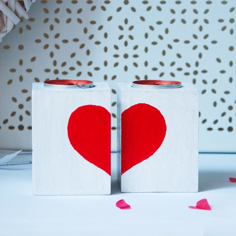 Picture of Valentine's Heart -Set of 2 Wooden Tealight  Holders