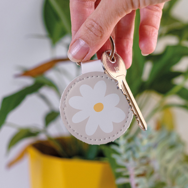 Picture of Beige Daisy Flower Keyring